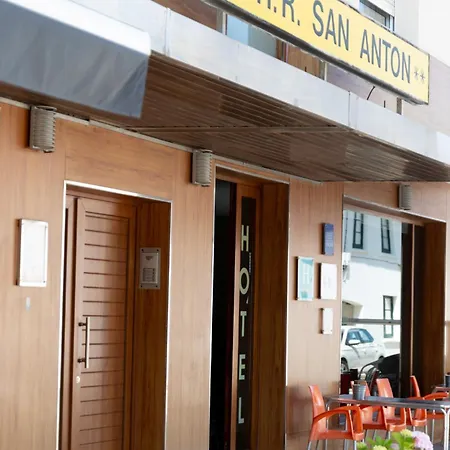 Restaurante San Anton ホテル タピア・デ・カサリエゴ